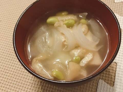 枝豆と厚揚げの野菜たっぷり味噌汁